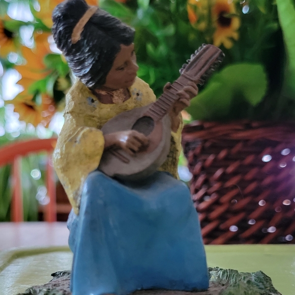 Franklin Mint Children of the World Figurines - Picture 8 of 12